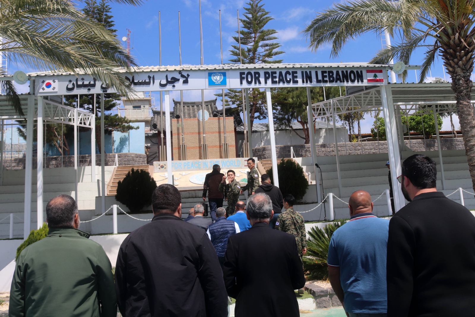 (الاعلاميون في ضيافة الكتيبة في طيردبا. (أحمد منتش(