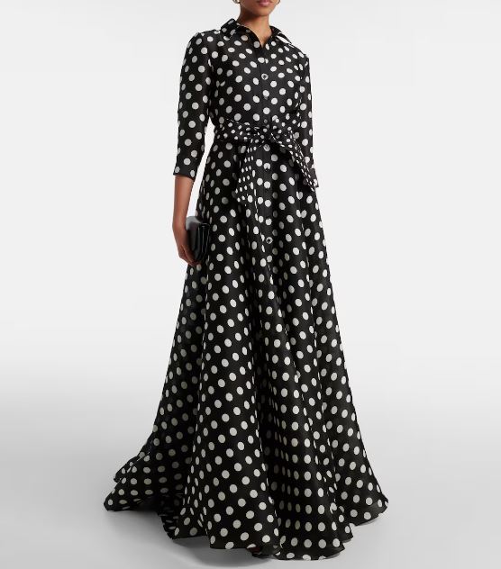 فستان بولكا دوت بأسلوب كارولينا هيريرا (موقع العلامة الإلكتروني)