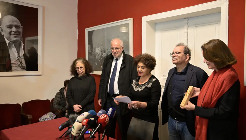 منح جائزة "غار لقمان سليم" لشبلي الملاط