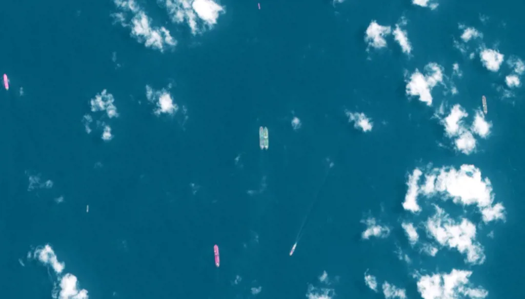 ثلاث ناقلات إيرانية محملة بالنفط غادرت الخليج لأول مرة منذ بدء الحصار الأميركي