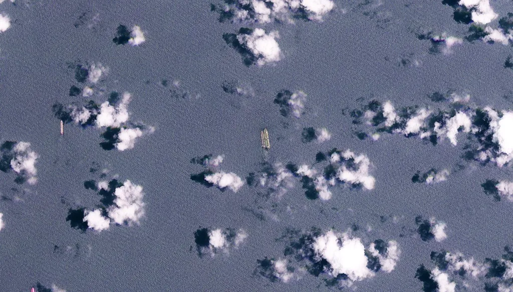 ناقلتا نفط تقتربان من إيران رغم الحصار البحري الأميركي