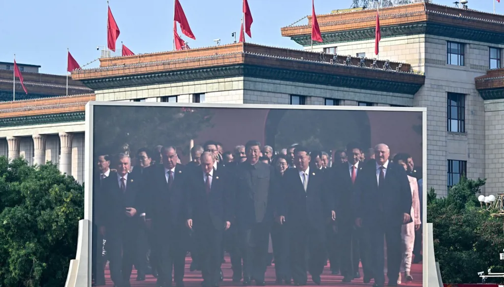 عرض عسكري ضخم في بكين بحضور شي وبوتين وكيم (صور)