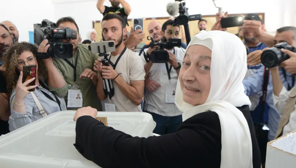 بهية الحريري استقبلت لائحة "سوا لصيدا" وماكينتها الانتخابية: المدينة ربحت فريق عمل واحداً