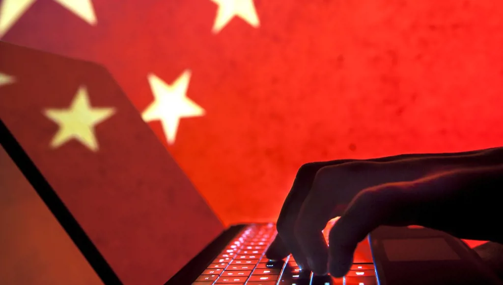 قراصنة صينيون يستهدفون البيانات الوصفية للأميركيين