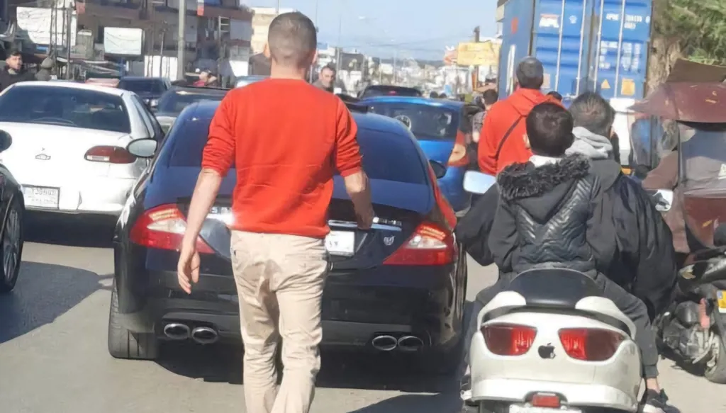 خلاف على أفضلية مرور شمال لبنان... عراك وإطلاق نار وجريحان!