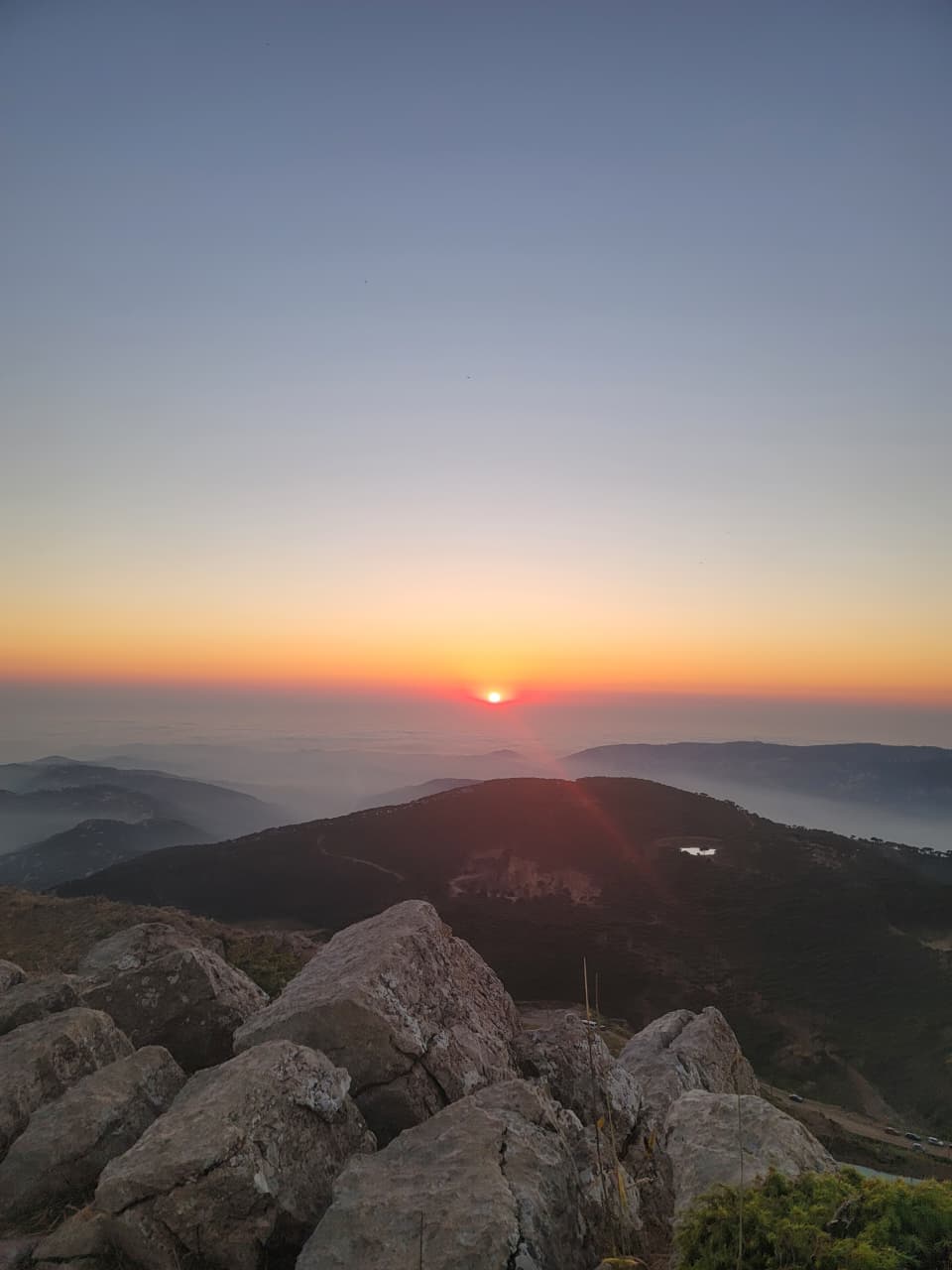 مغيب الشمس في بلدة قرنايل (أديبة قصار)
