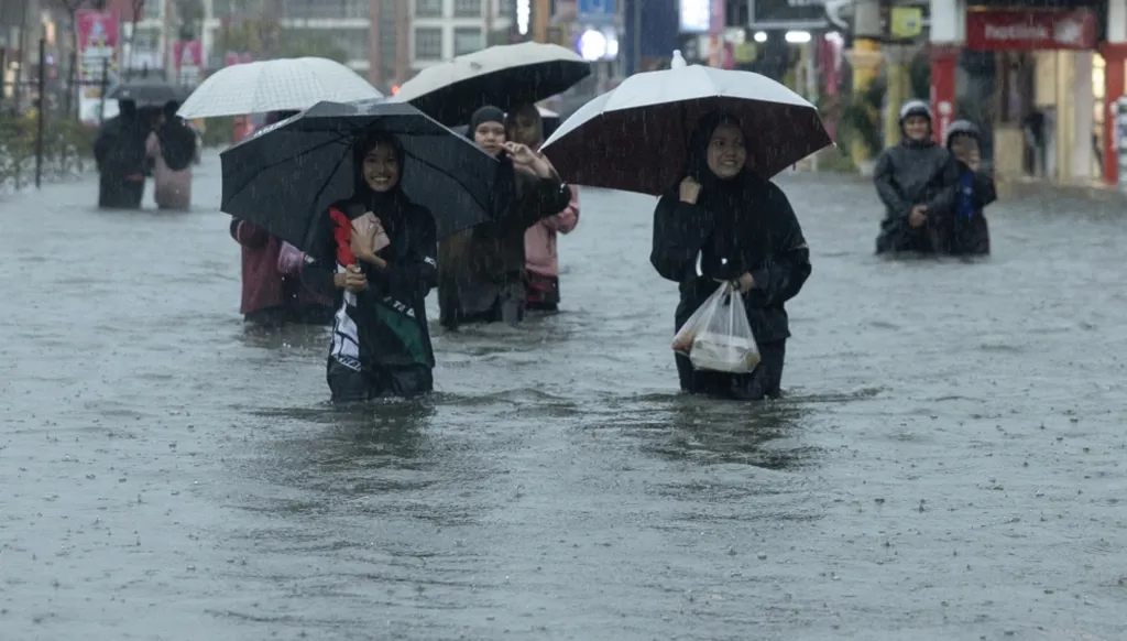 فيضانات في ماليزيا تُؤثر على 11 ألف شخص