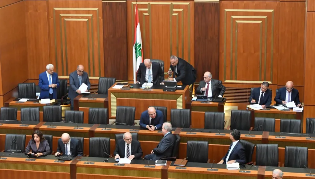 من الإعلام الإلكتروني إلى حق الرد والعقوبات... ماذا يتضمن قانون الإعلام الجديد في لبنان؟