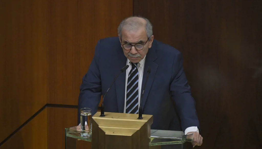 كيف رد سلام على النائب جبران باسيل خلال جلسة منح الثقة للحكومة؟ (فيديو)