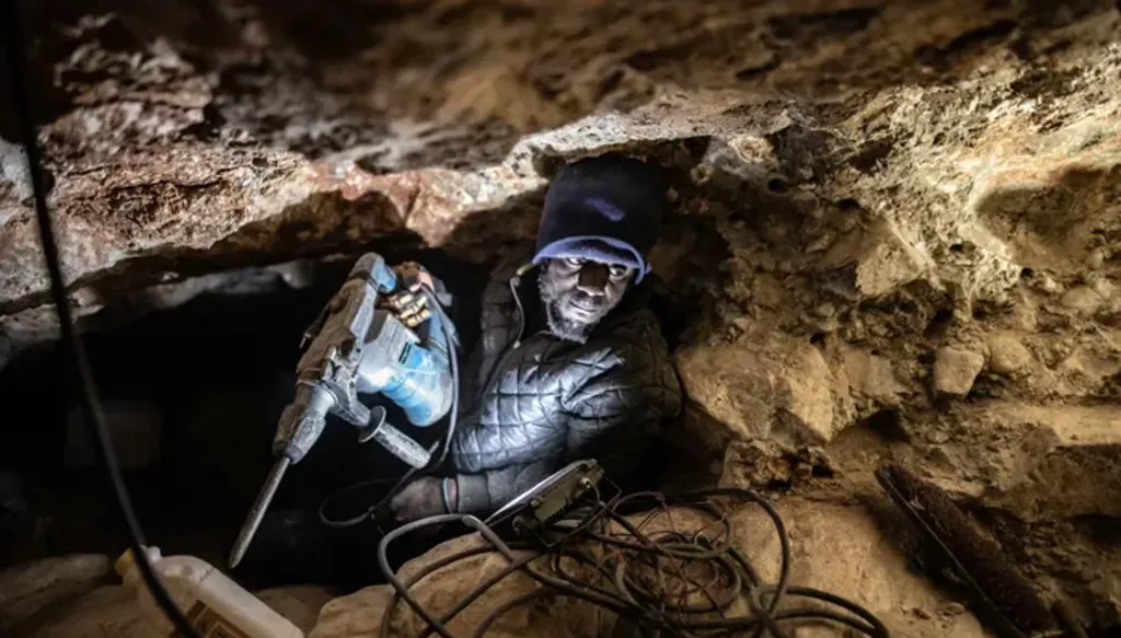 "زاما زاما"... حكايات  مناجم أفريقية مهجورة تحوّلت إلى مقابر جماعية