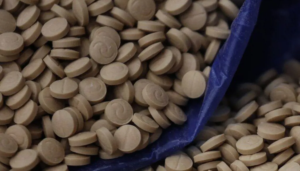 الداخليّة العراقيّة: الإطاحة بأكبر مصنع للكبتاغون في الشرق الأوسط بالتعاون مع لبنان