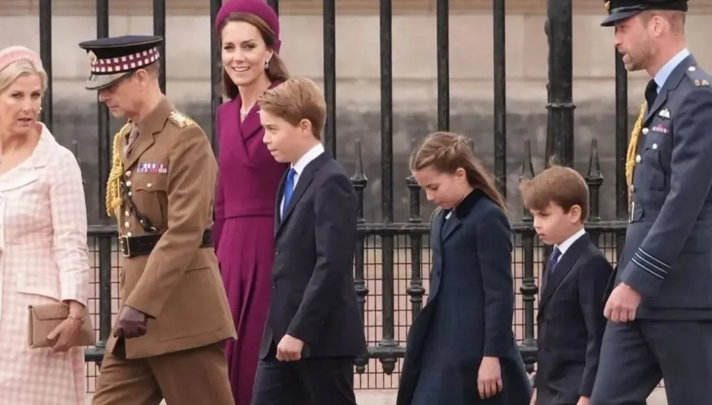 كيت ميدلتون تختار اللون الأرجوانيّ الملكيّ في ذكرى يوم النصر (صور وفيديو)