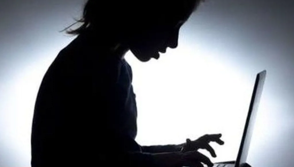 تفكيك شبكة واسعة تروّج موادّ إباحية للأطفال عبر الإنترنت