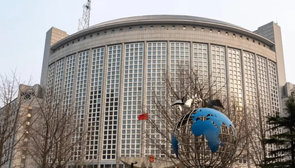 عودة 3 صينيين لبلادهم ضمن اتفاق تبادل سجناء مع أميركا