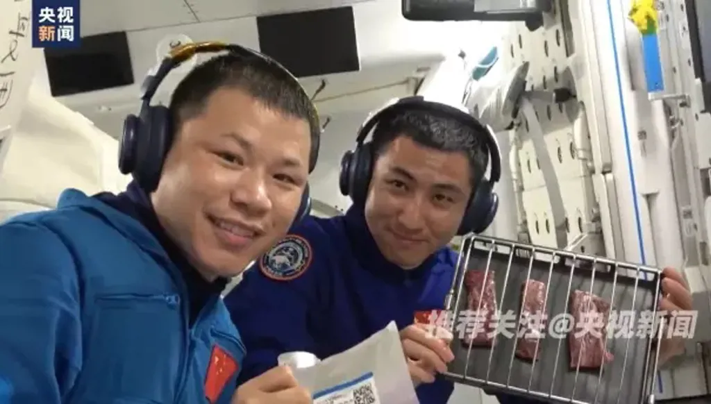 بالفيديو والصور- أول حفل شواء في الفضاء!‏