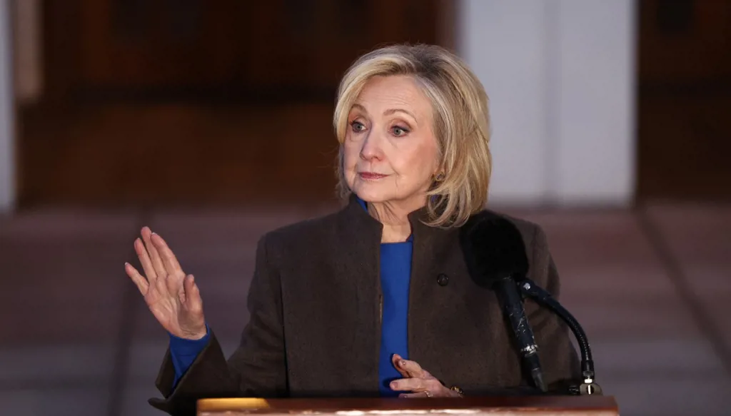 هيلاري كلينتون: زوجي لم يكن يعرف شيئاً عن جرائم إبستين