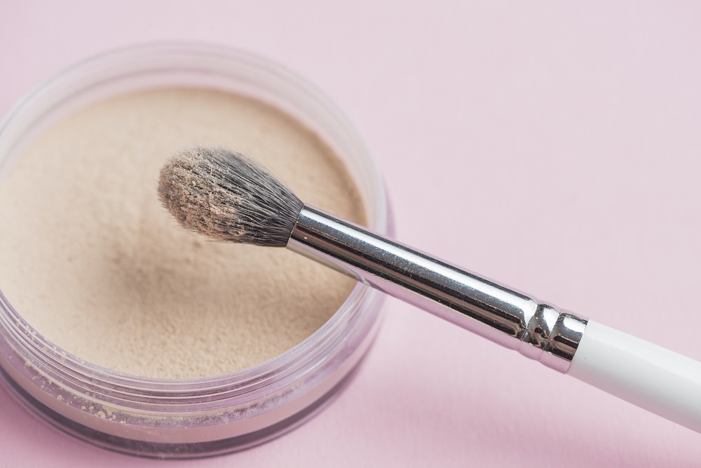 خطوات تثبيت الكونسيلر (Freepik)