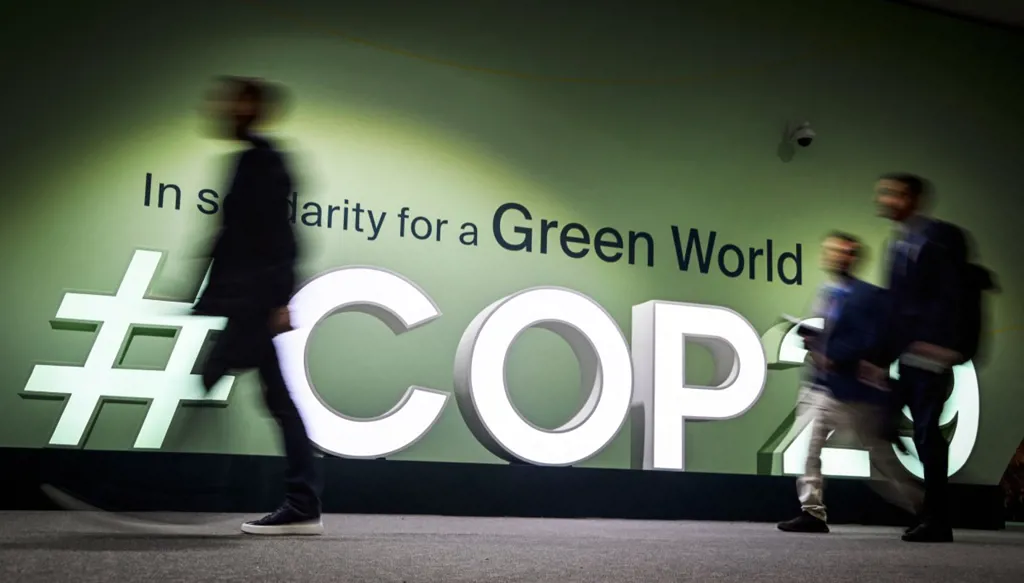 "كوب29"... المحادثات تحث على جمع تريليون دولار سنوياً للدول الأكثر فقراً