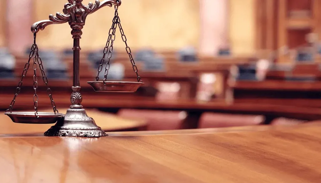 روسيا... محكمة تحتجز أميركياً للاشتباه بتهريبه مخدّرات