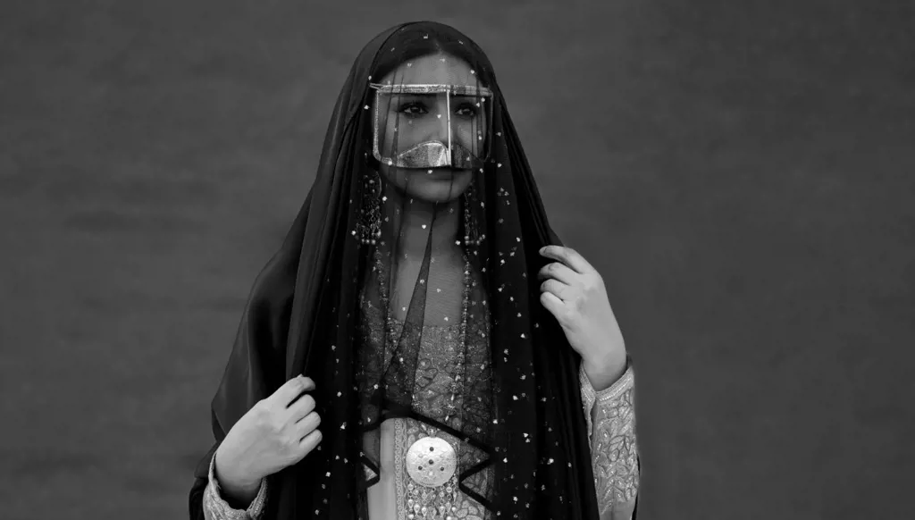 عدسة إماراتية تروي حكاية المكان والزمان