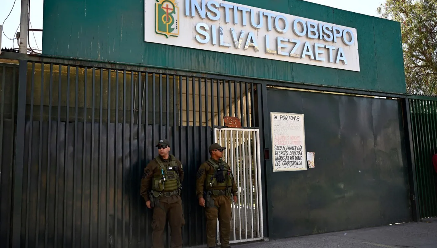 RT @AnnaharAr: #عاجل

تم تعليق الدروس وإخلاء المدرسة...