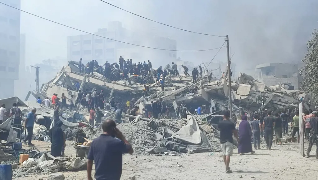 خروج مستشفيين بمدينة غزة عن الخدمة مع تصاعد الهجوم الإسرائيلي