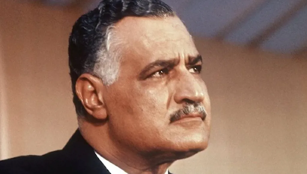 لماذا ننظر دائماً إلى الخلف؟