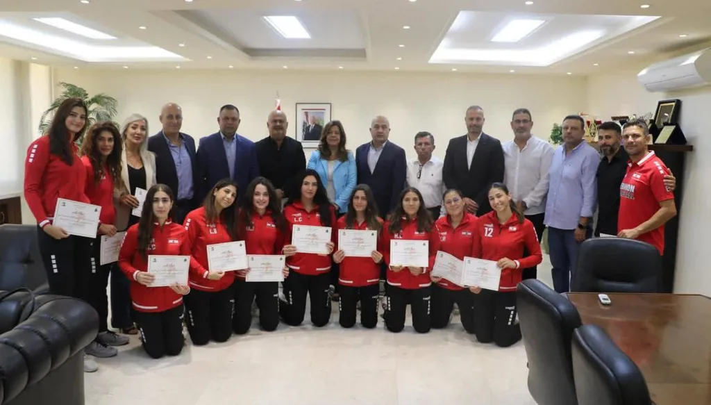 وزيرة الشباب والرياضة كرّمت منتخب سيدات الكرة الطائرة