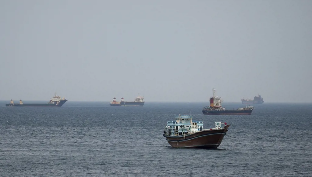 أميركا تسعى لتشكيل تحالف جديد لإعادة الملاحة عبر مضيق هرمز