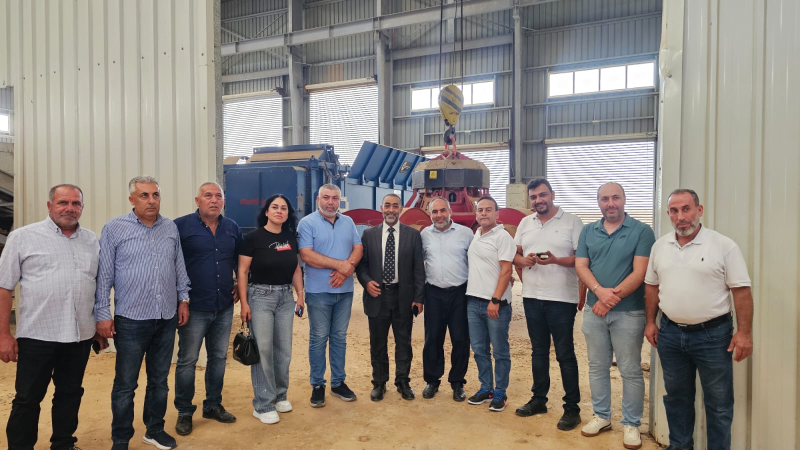 الوفد لدى تفقده المعمل. (ميشال حلاق)