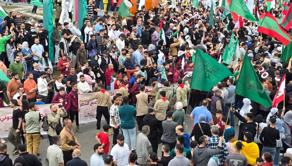 "لن نترك غزة"... صيدا تتضامن لنصرة القطاع في وجه المجازر الاسرائيلية (فيديو)