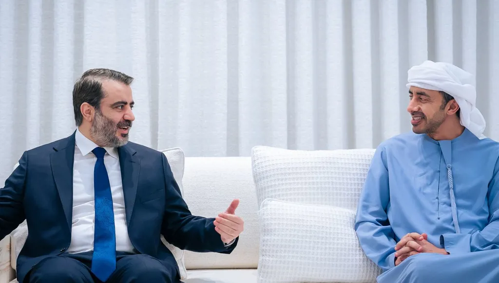 محمد بن زايد يتلقى رسالة من الشرع تسلمها عبد الله بن زايد