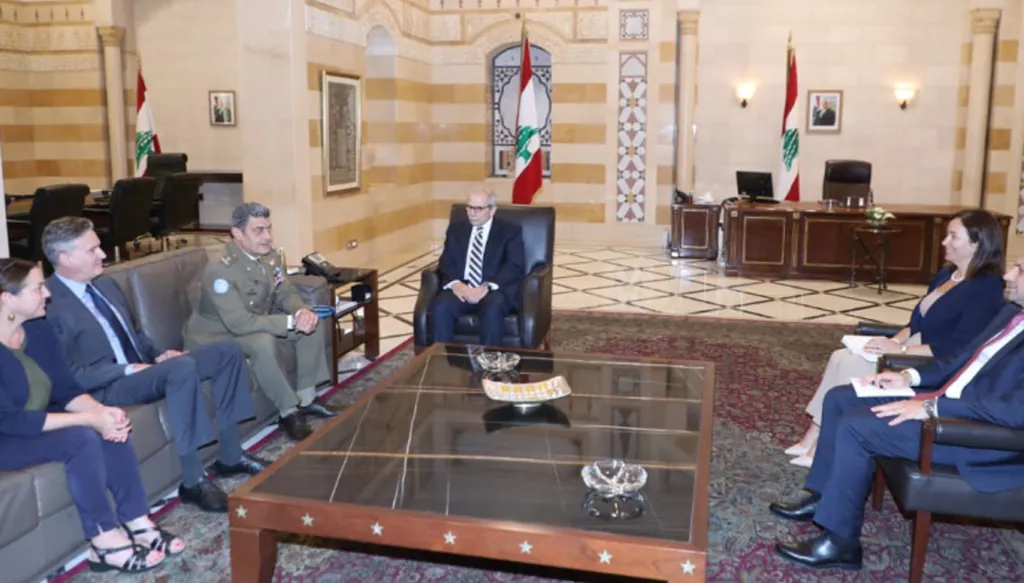 قائد اليونيفيل بحث مع سلام في السراي قرار مجلس الأمن المرتقب