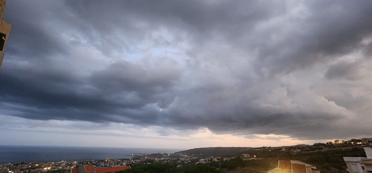 غيوم وأمطار في سماء شمال لبنان  (ميشال حلاق)