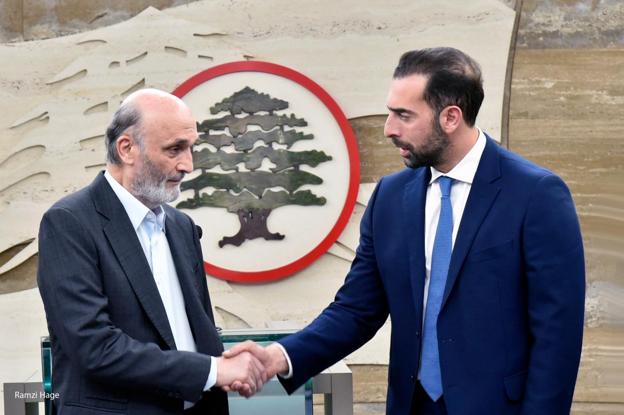 سمير جعجع وأوغست باخوس (صورة مرفقة بالبيان).