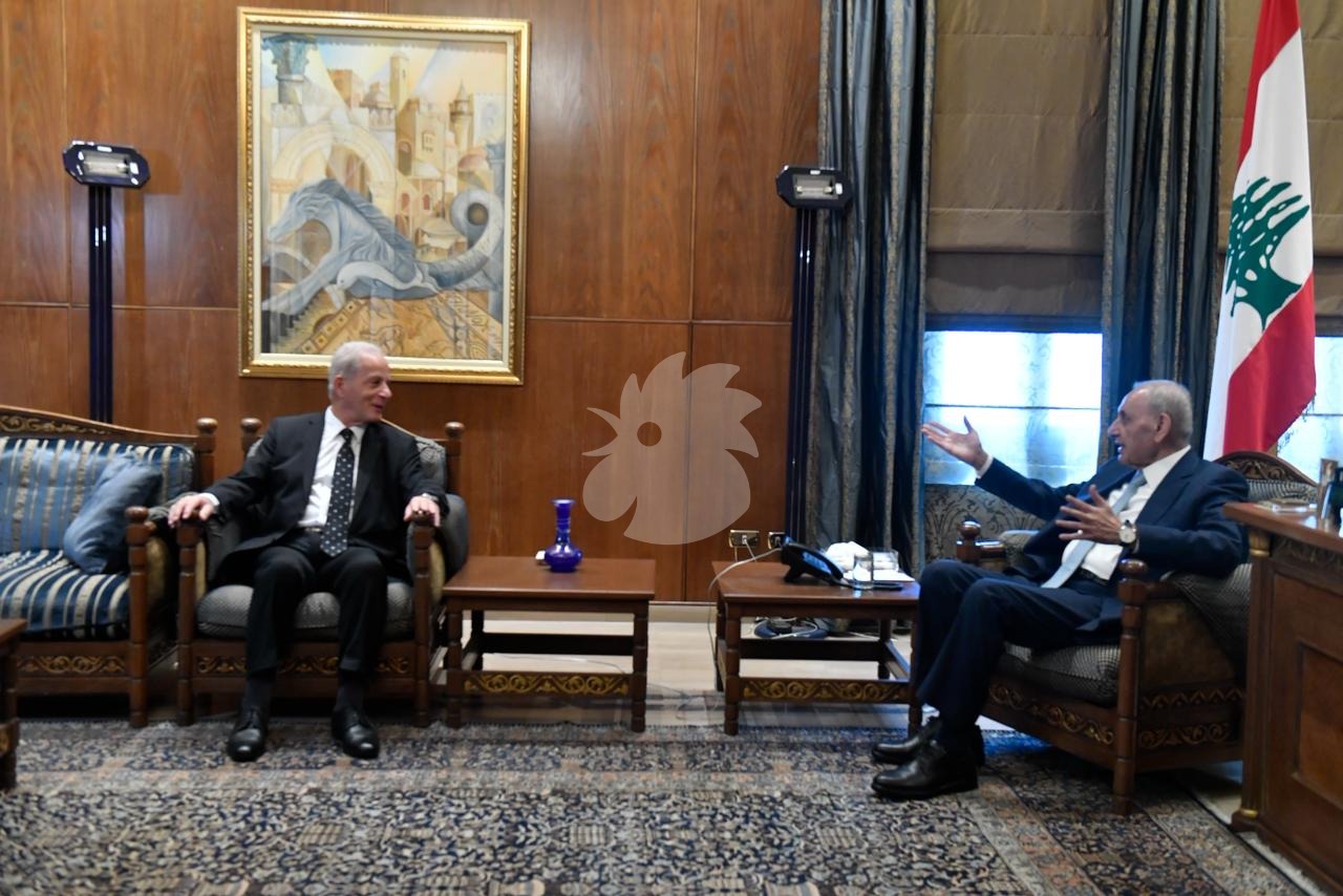 نبيه بري وميشال عيسى (حسام شبارو).