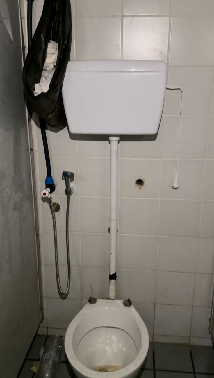 وضع صعب في الحمامات.