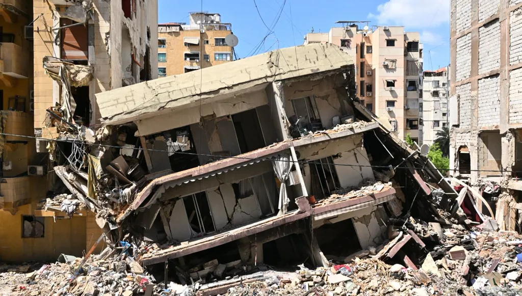 دمار في الضاحية الجنوبية لبيروت. (حسام شبارو)