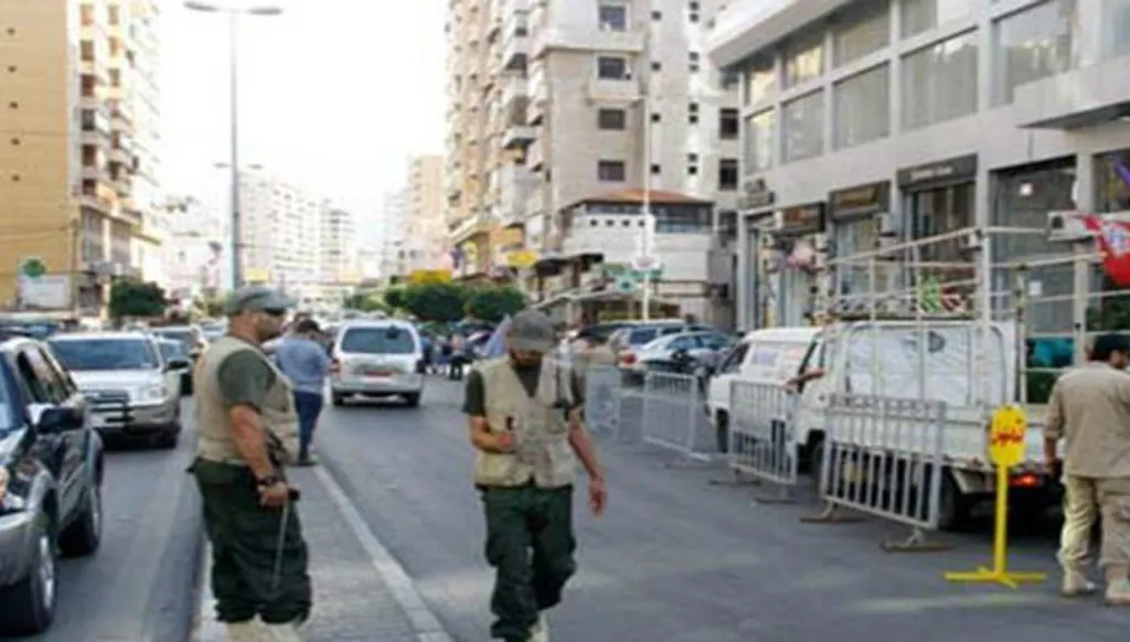 مراكز حزبية تخفف إجراءاتها الأمنية