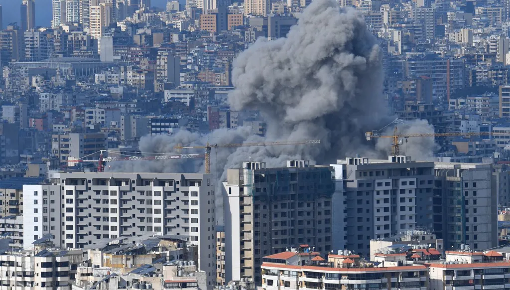 بالفيديو- مبنى كامل يسقط في الشياح في ضاحية بيروت الجنوبية