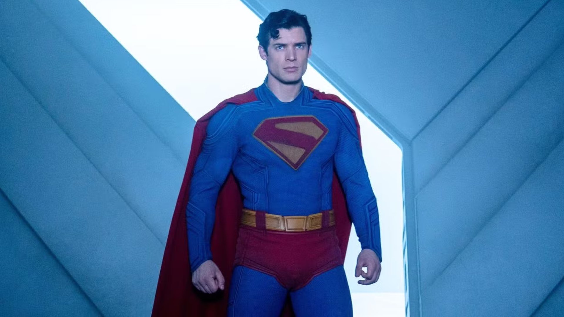 ديفيد كورنسويت بدَوْر ”سوبرمان”. (وارنر براذرز)