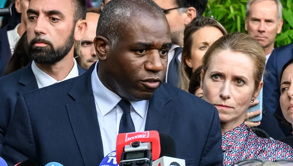 بريطانيا تؤكد دعمها للبنان وتدعو للنأي بالنفس عن النزاع الإقليمي