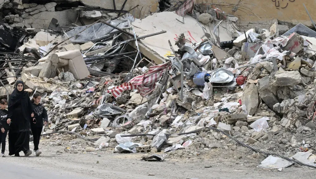 عشية محادثات مرتقبة... إسرائيل تدعو لبنان إلى التعاون ضد "حزب الله"