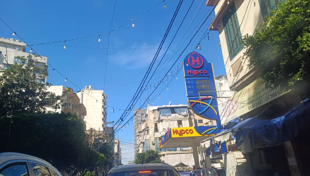 بالفيديو- زحمة أمام محطات البنزين في لبنان... أبو شقرا لـ"النهار": لا داعي للهلع