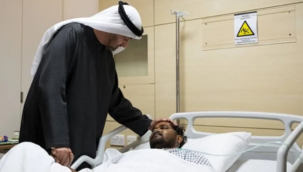 محمد بن زايد يزور مصابين جراء الاعتداءات الإيرانية ويؤكد أن سلامة الجميع أولوية