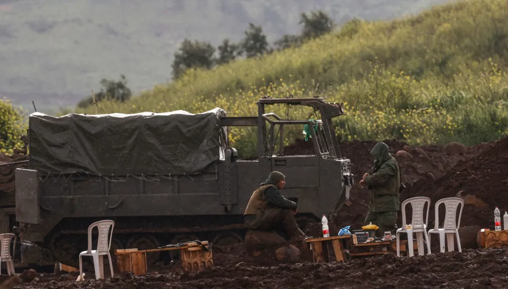 إسرائيل "ستكثّف عملياتها البرية المحددة" في لبنان