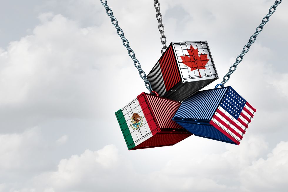 صورة تعبيرية لأعلام أميركا والمكسيك وكندا (وكالات).