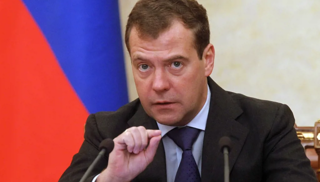 مدفيديف: اقتراح إسقاط الناتو لمسيّرات روسية يعني حرباً مباشرة