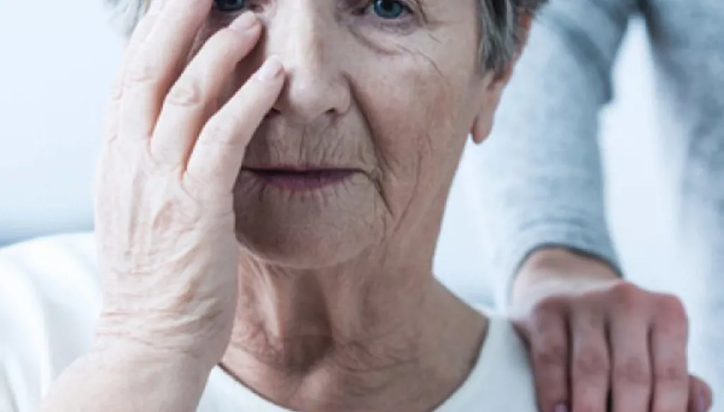 ما العلامات المبكرة التي تظهر للخرف قبل سنوات؟