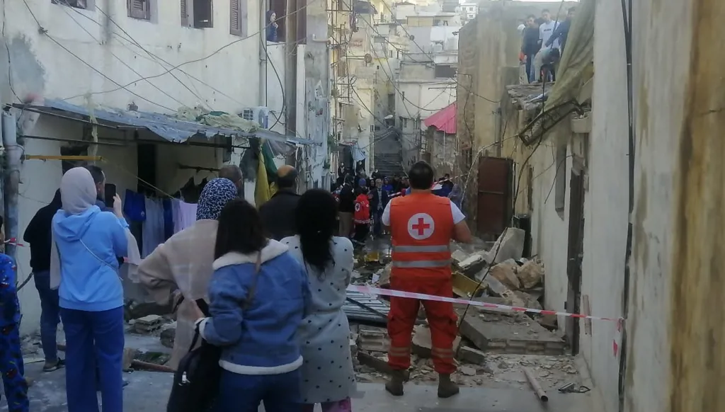 بالصور والفيديو- وفاة سيدة بانفجار قارورة غاز وانهيار سقف منزل في طرابلس شمال لبنان